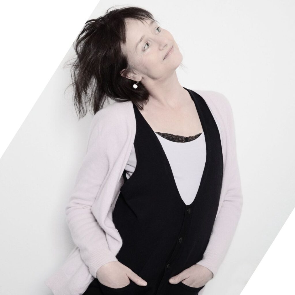 PerformanceArt - eine neue Form improvisierter Bühnenkunst. Leiterin Anke Loettel.